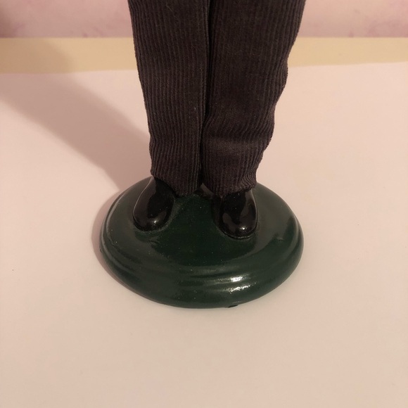 Byers Choice Caroler - Picture 13 of 14